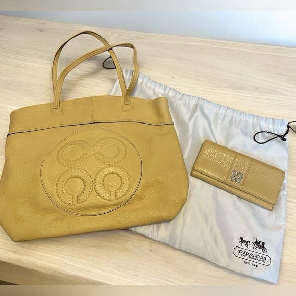 COACH Julia Op Art Butter Yellow Tote with Matching Wallet & Dust Bag - Picture 2 of 13
